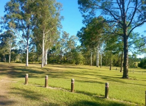 Tully Memorial Park offers a large grassy green parking area for a pleasant night in the Campervan