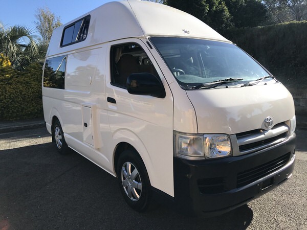 Camper kaufen Australien mit Travelwheels Autoverkauf in Sydney - photo showing the front driver side angle view of a Toyota Hiace 3 Person campervan for sale