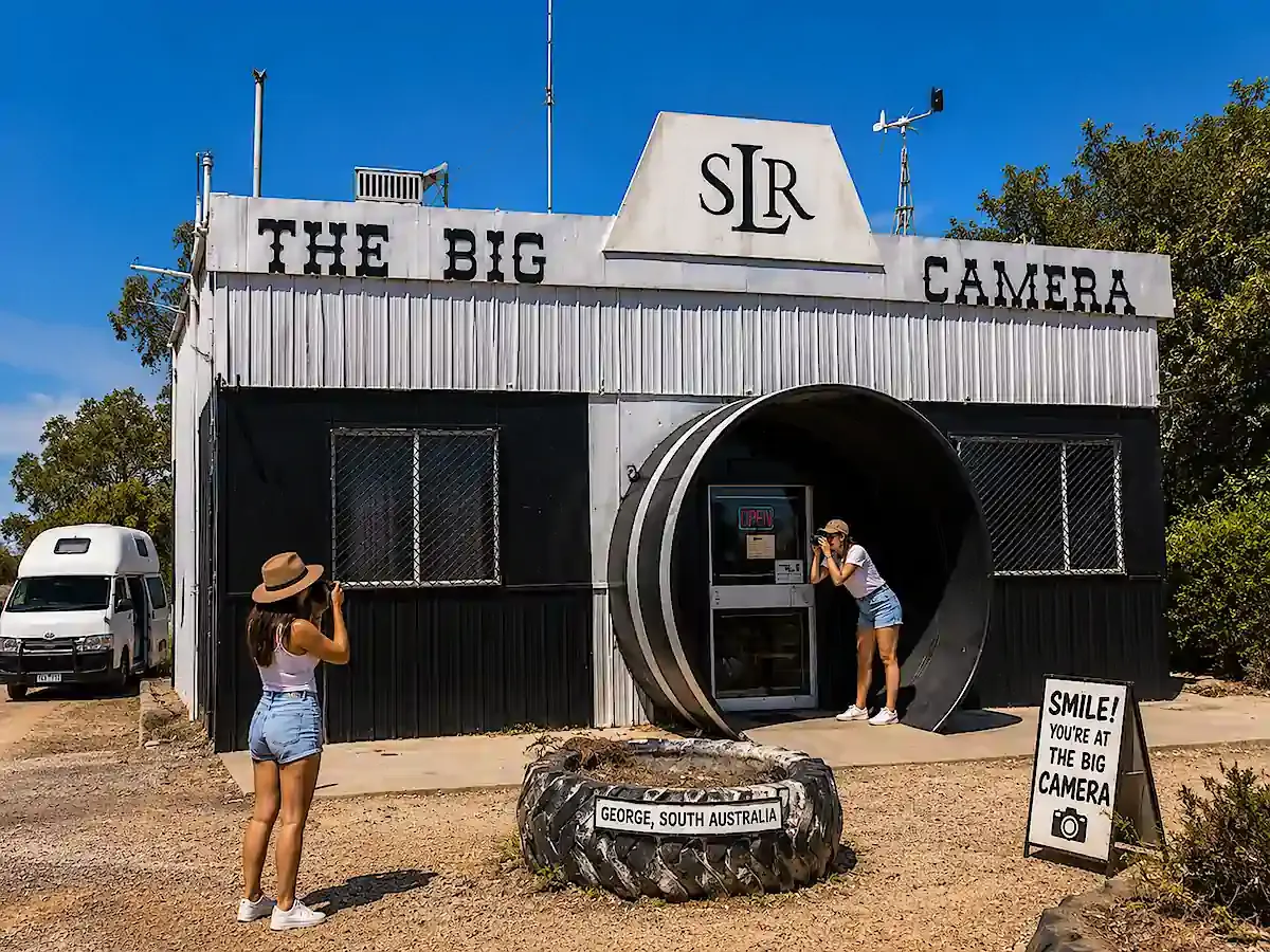 The big things of Australia - the giant camera - Western Australia