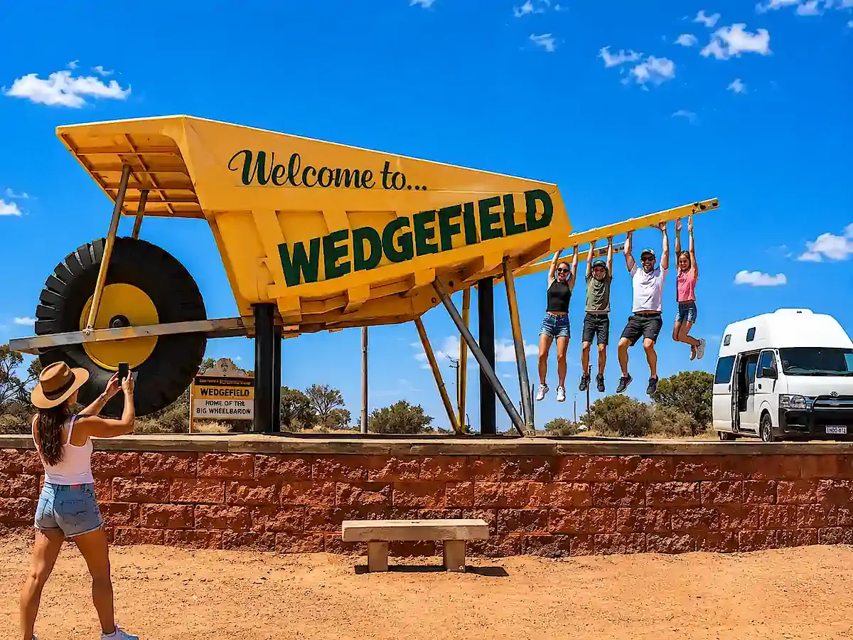 Big Things of Australia - welcome to wedgfield - Western Australia