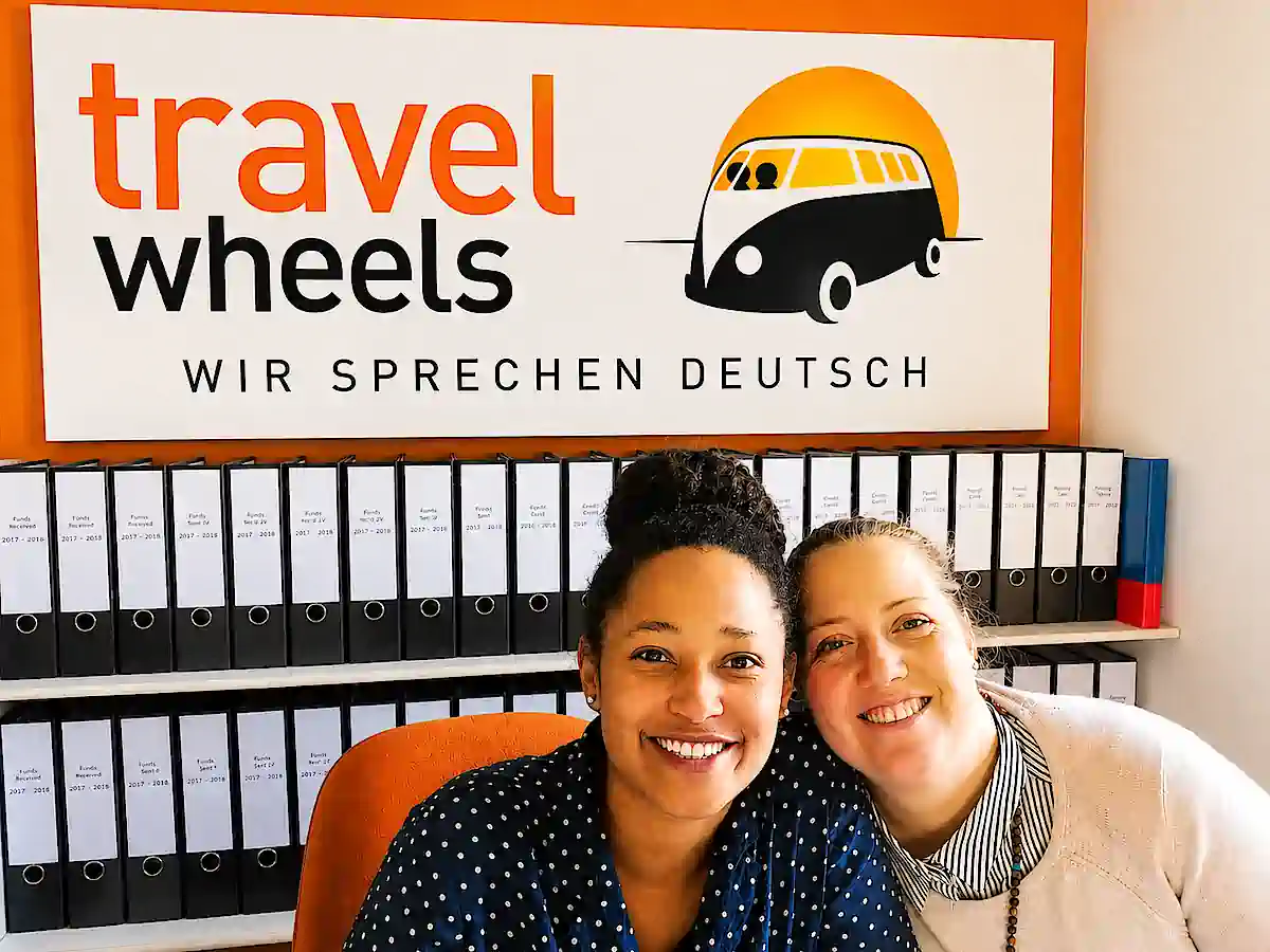 Maxi und Viviene sprechen deutsch - Travelwheels Campervans Sydney