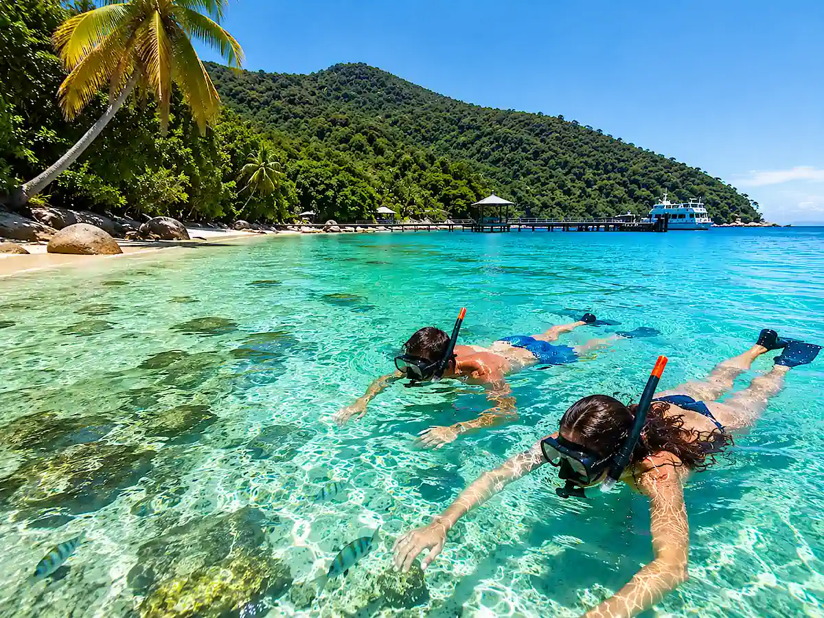 Cairns Road Trip Planner – tropical beach and snorkelling at Fitzroy Island near Cairns